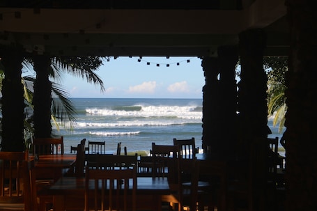 Frühstück, Mittagessen, Abendessen, regionale Küche, Blick auf den Pool . Hotel Santa Catalina Panama