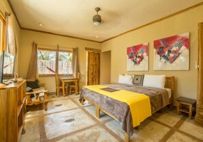 豪華客房 | 高級寢具、記憶床墊、客房內保險箱、布置獨特