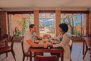 Desayuno buffet incluido todos los días