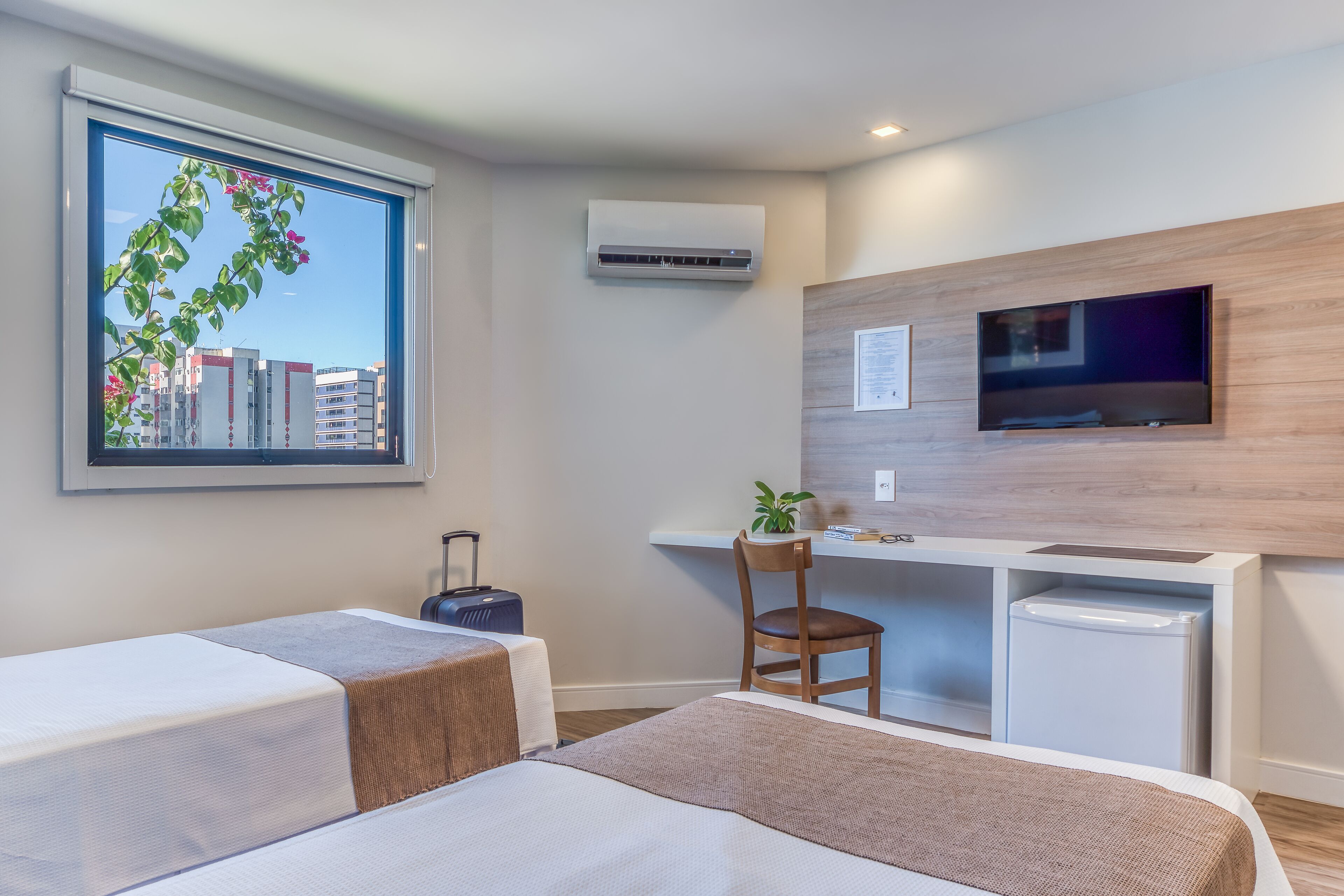 double room | laptop workspace, blackout curtains, free wifi, bed sheets