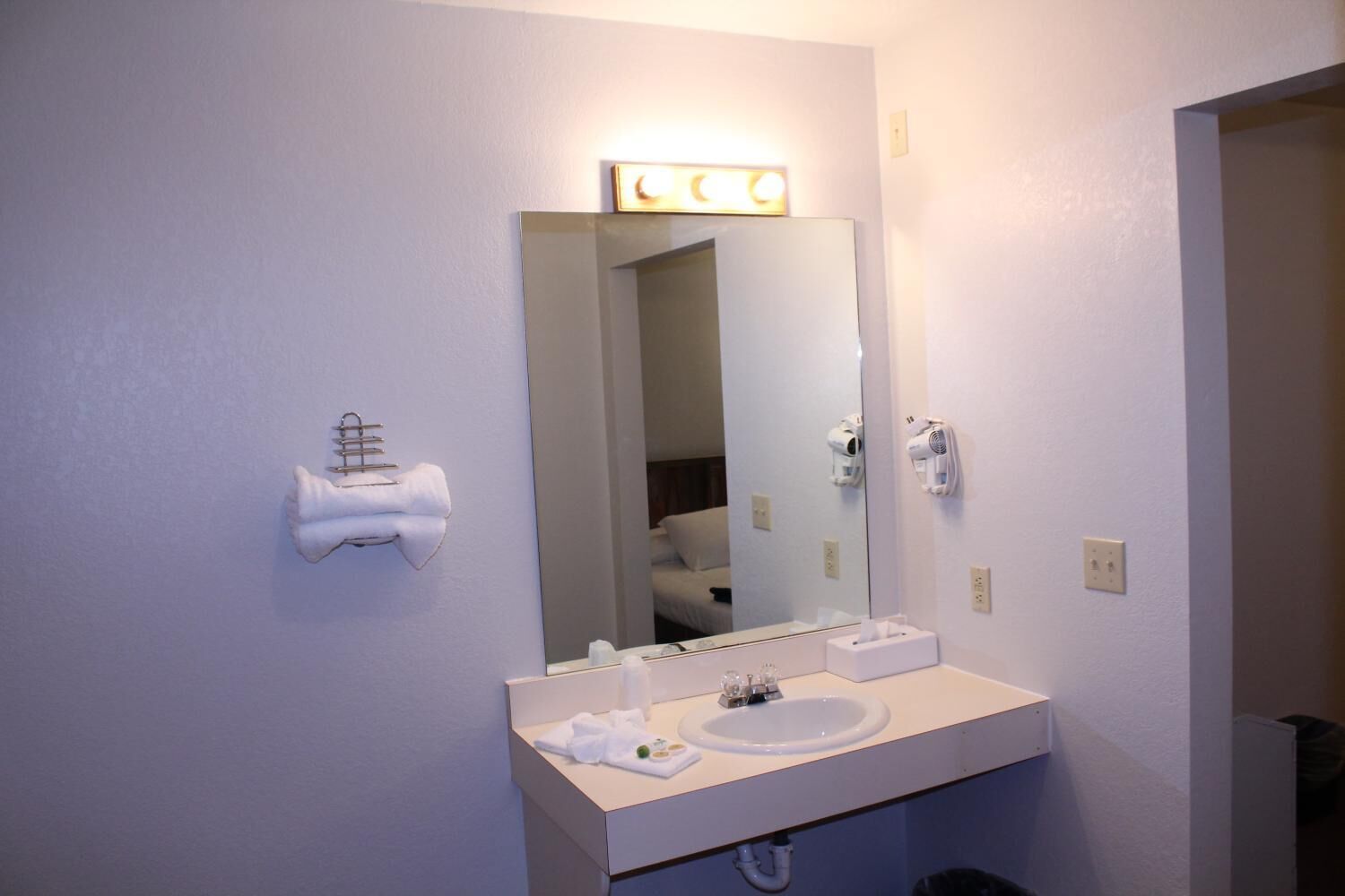 free toiletries, hair dryer