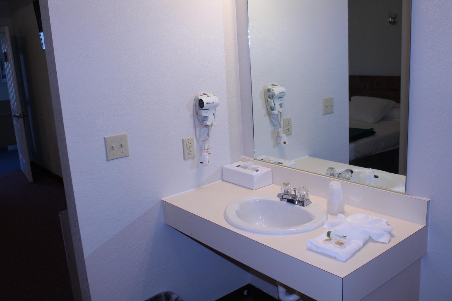 free toiletries, hair dryer