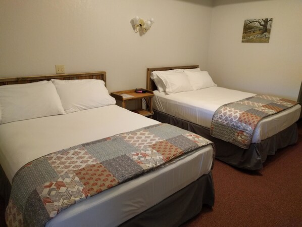 غرفة - سريران كبيران | مكتب ومكواة/لوح كي وأسرّة قابلة للطي وواي فاي مجانًا