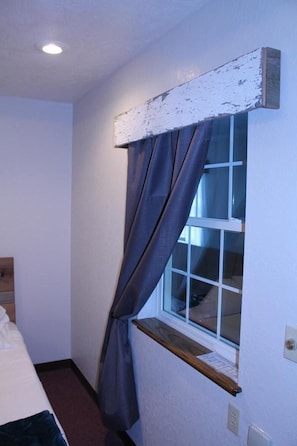 Desk, iron/ironing board, rollaway beds, free WiFi