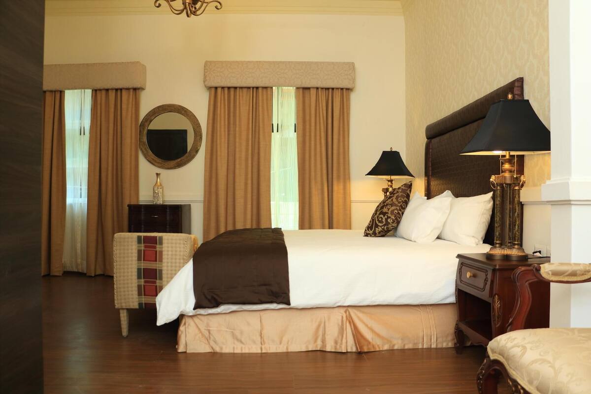 1 bedroom, in-room safe, individually decorated, desk