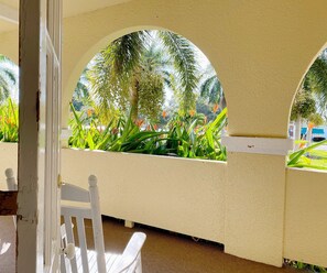 Chambre « Premier », 1 très grand lit, terrasse, vue jardin | Vue sur le jardin