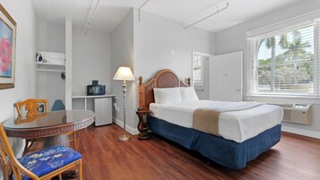Habitación Deluxe, 1 cama de matrimonio con sofá cama, accesible para personas con discapacidad | Tabla de planchar con plancha, wifi gratis, decoración individual
