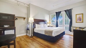 Individually decorated, individually furnished, iron/ironing board - Crystal Bay Historic Hotel (St. Petersburg)