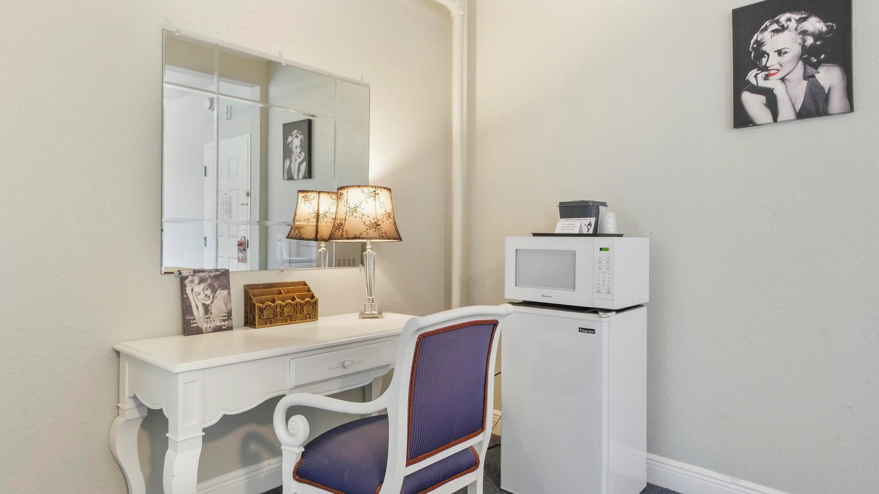 signature room | 1 bedroom, individually decorated, individually furnished