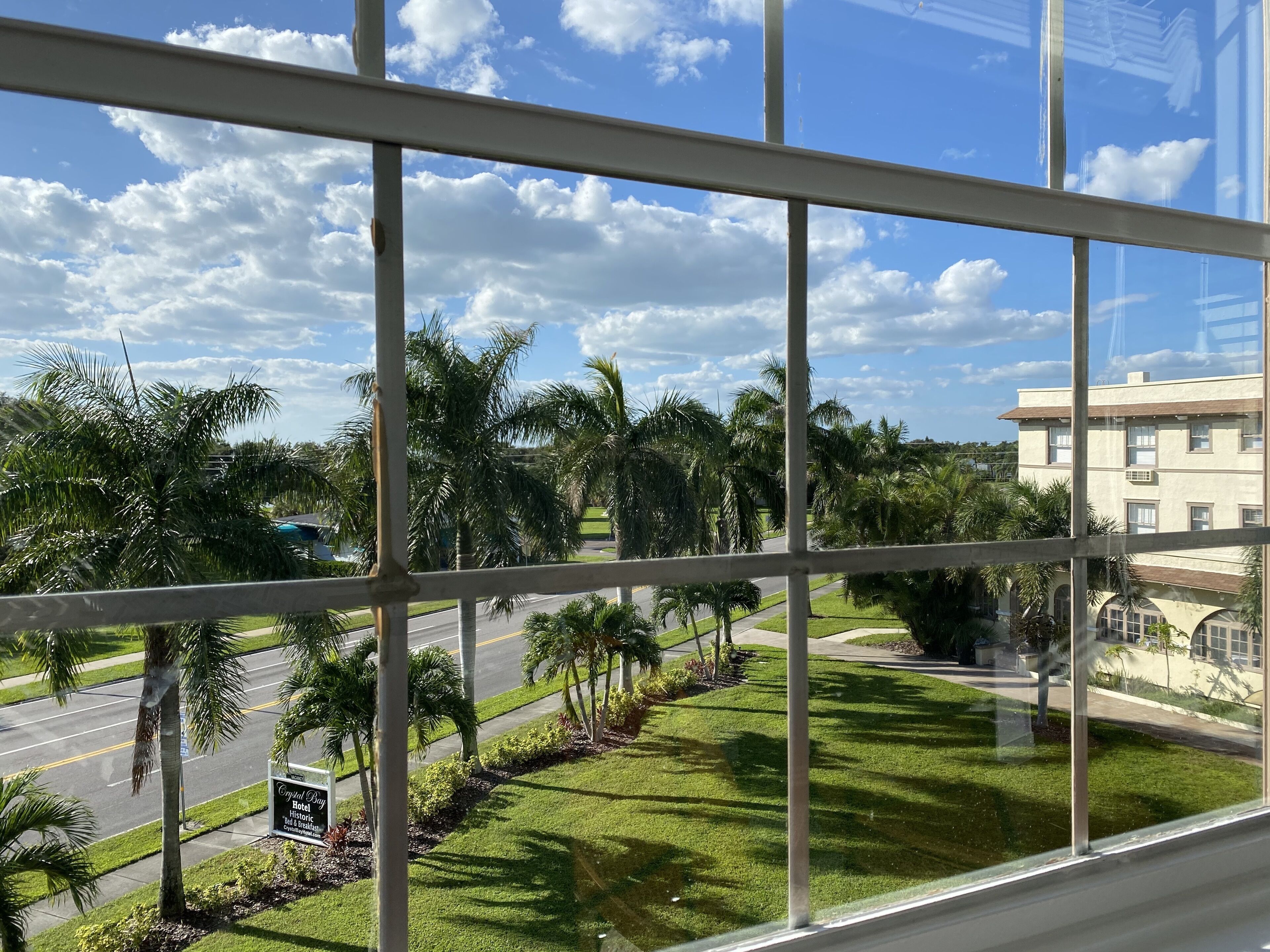 signature room, 1 king bed | city view