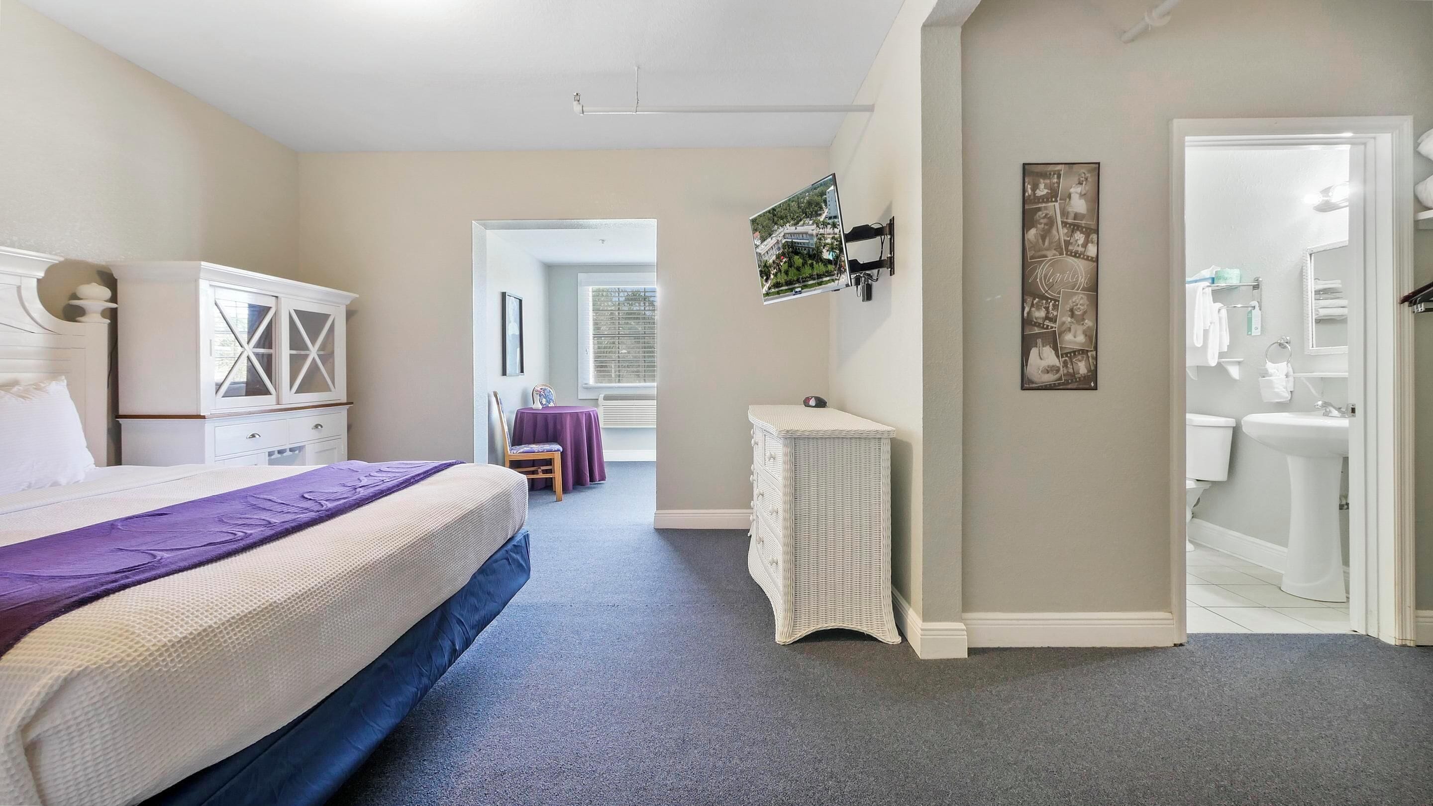 signature room | 1 bedroom, individually decorated, individually furnished