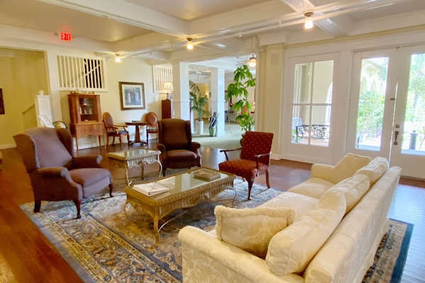 Sala de estar en el lobby