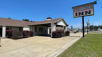 Vista frontal de la propiedad
