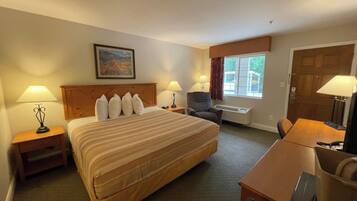 Habitación estándar, 1 cama King size, para no fumadores | Escritorio y espacio para trabajar con laptop