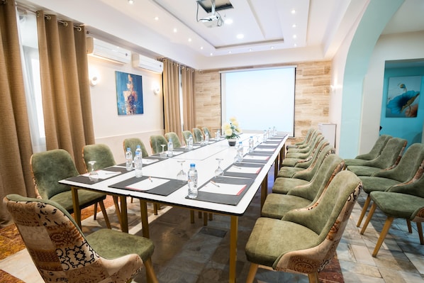 Meeting facility