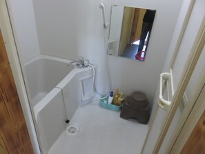Apartment C | Deep soaking bathtub - Island Freedom (Uruma)