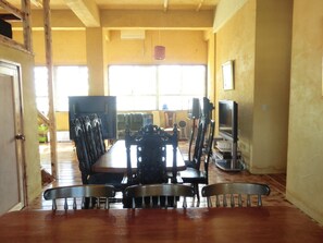 Full-sized fridge, microwave, stovetop, coffee/tea maker