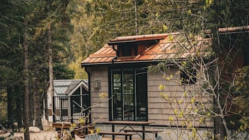Elkorn Cabin | 1 bedroom, WiFi (free), individually decorated, individually furnished