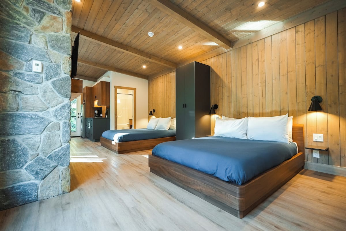 Selkirk Cabin | 1 bedroom, WiFi (free), individually decorated, individually furnished