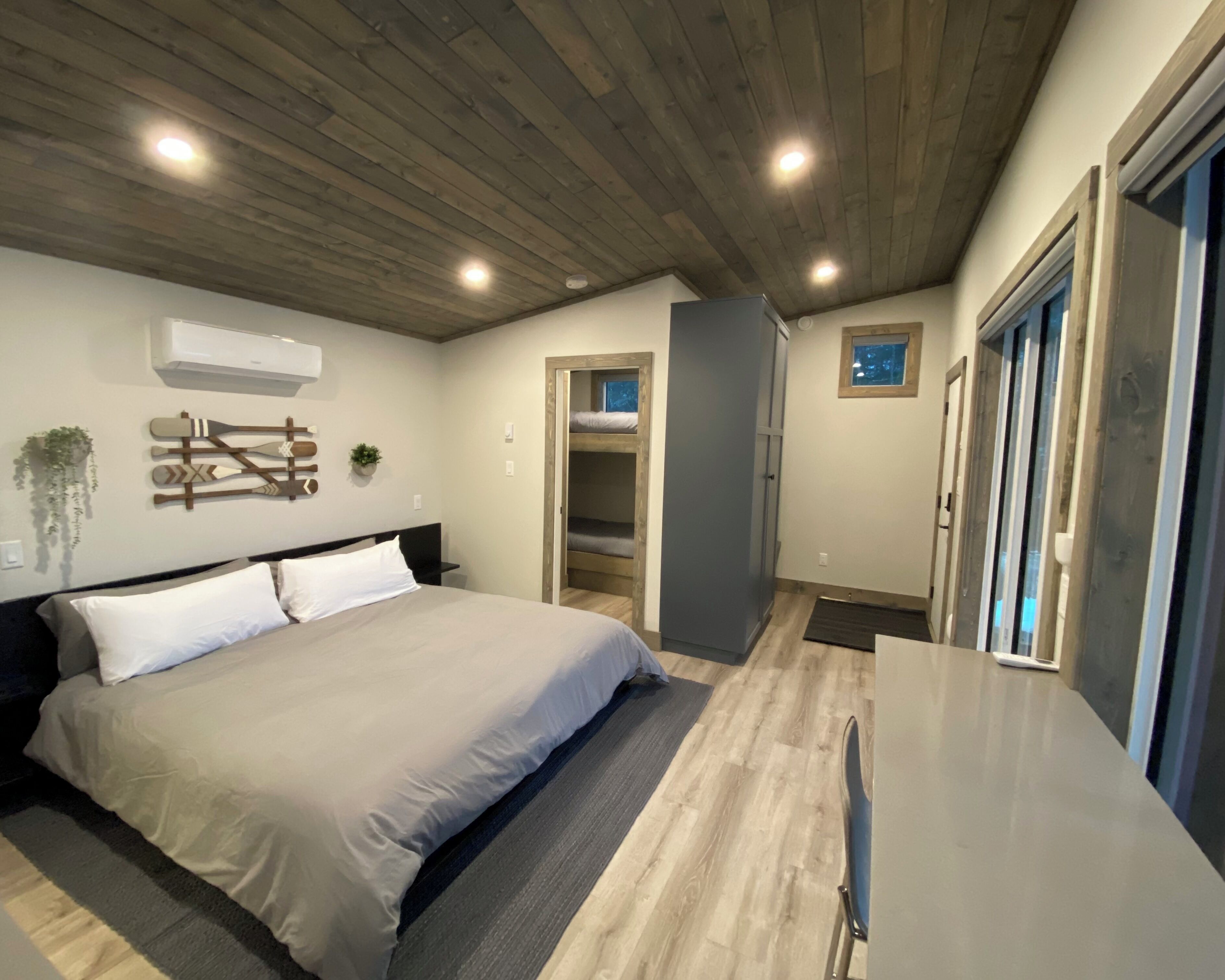 Superior Cabin, Multiple Bedrooms | 1 bedroom, individually decorated, individually furnished, soundproofing