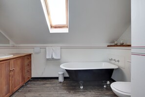 Maison, 4 chambres | Baignoire relaxante profonde