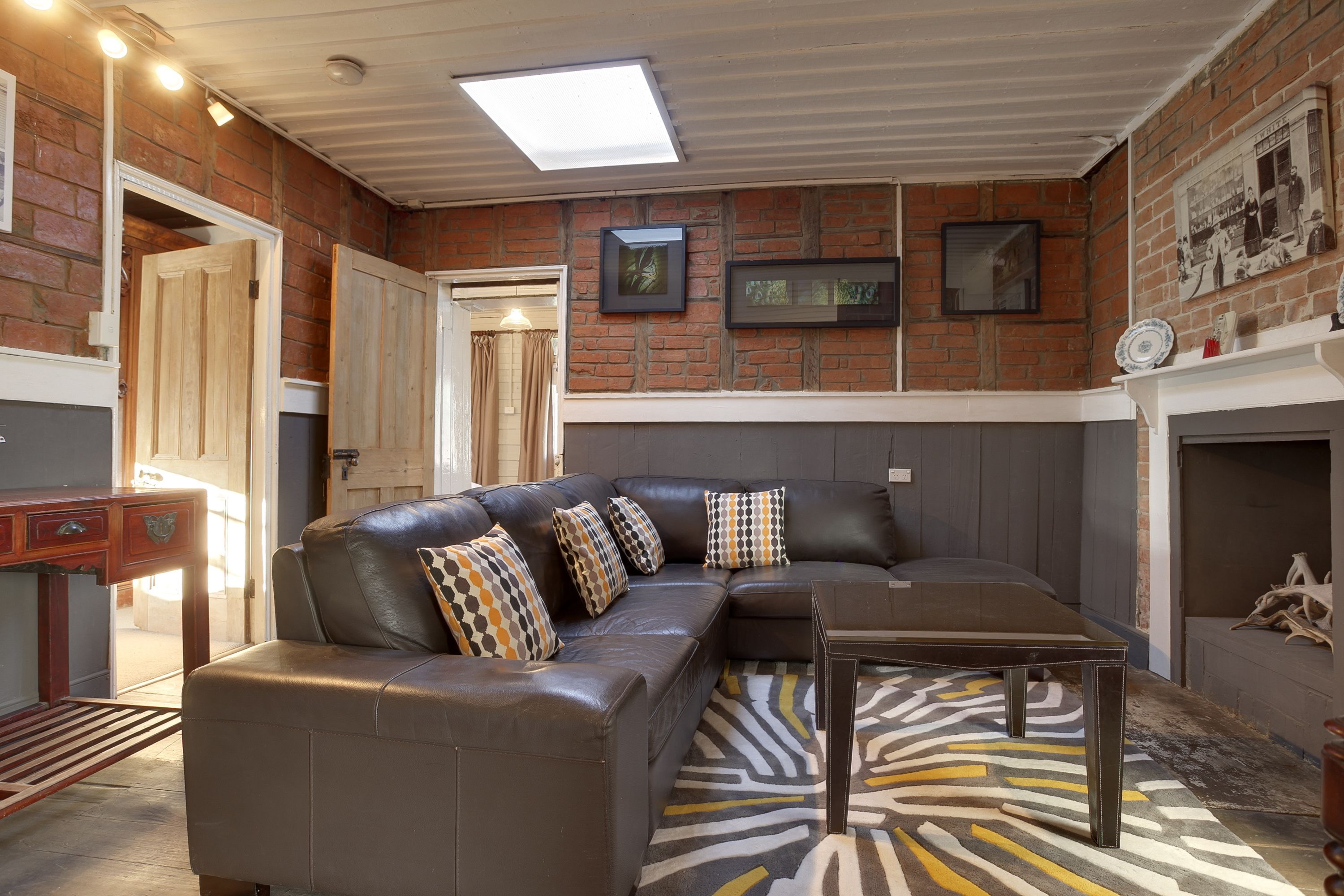 White's Corner — image 12