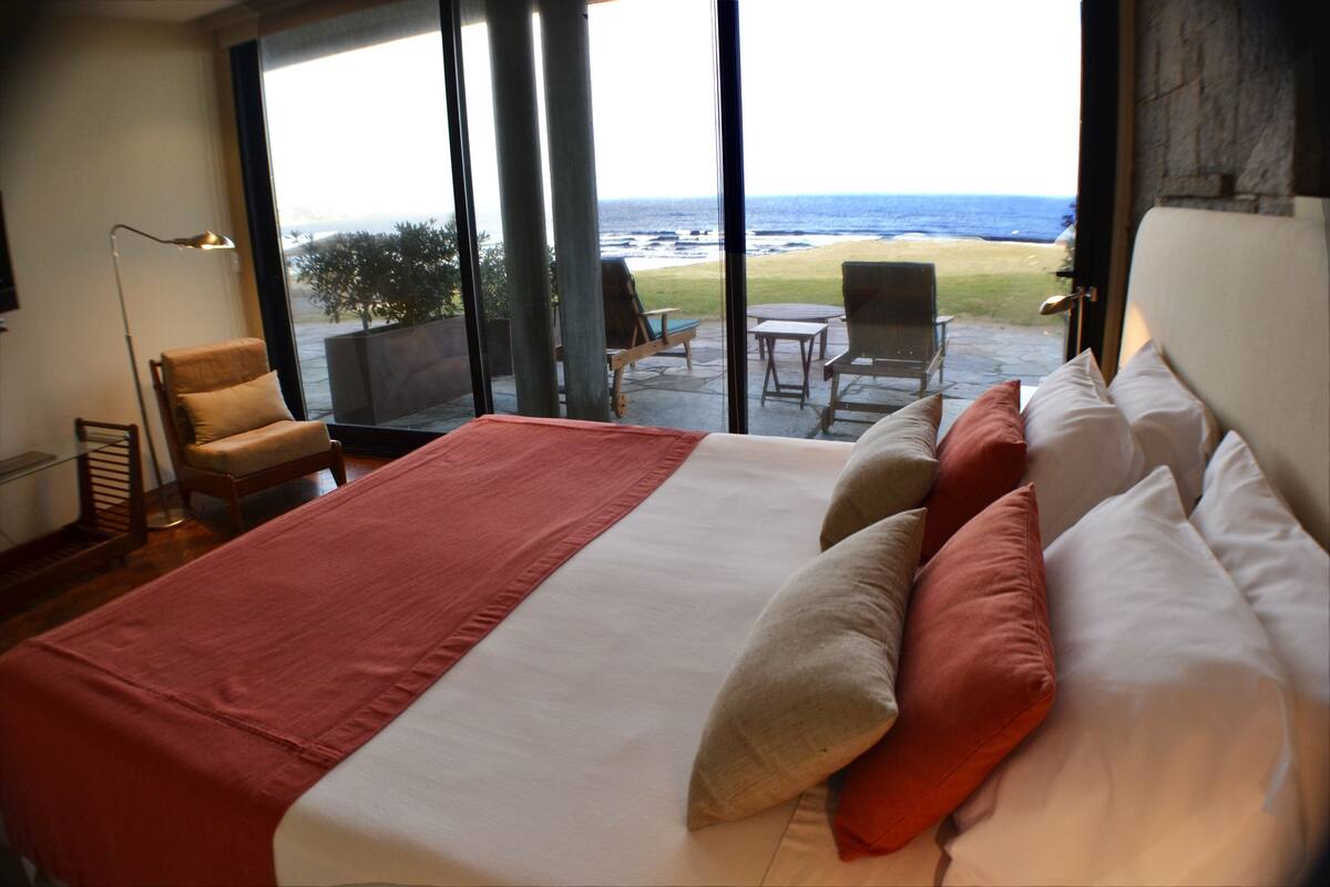 Minibar, in-room safe, blackout drapes, free WiFi