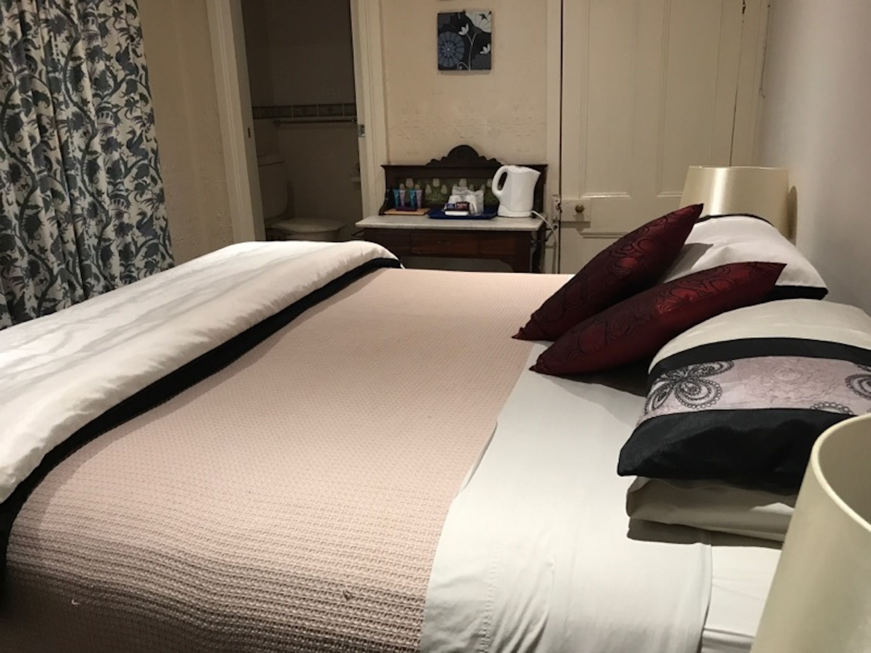 standard room, 1 single bed, shared bathroom | 1 bedroom, free wifi, bed sheets