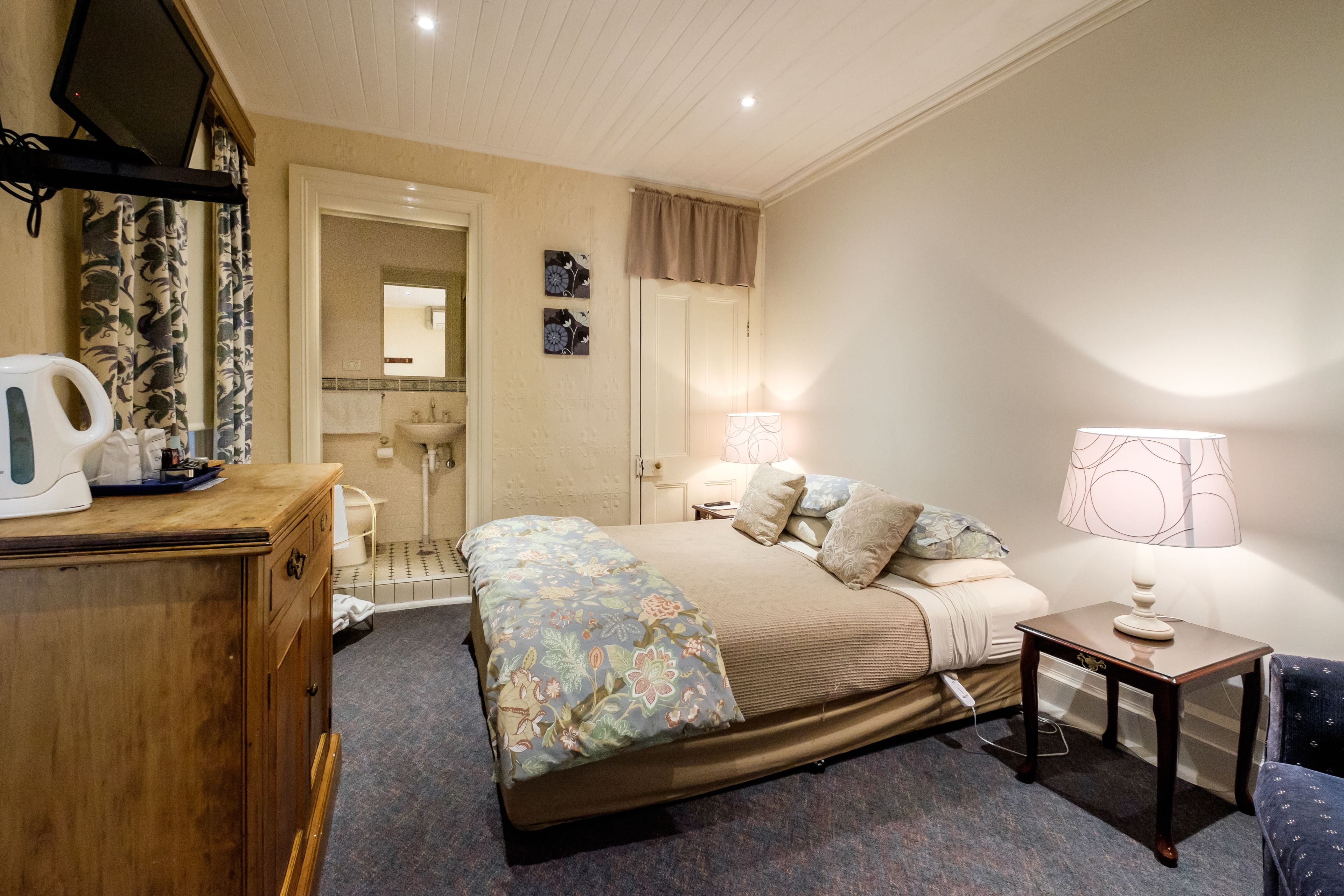 superior room, 1 queen bed, ensuite | 1 bedroom, free wifi, bed sheets