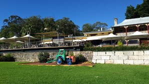 Property grounds - Wisemans Inn Hotel (Wisemans Ferry)