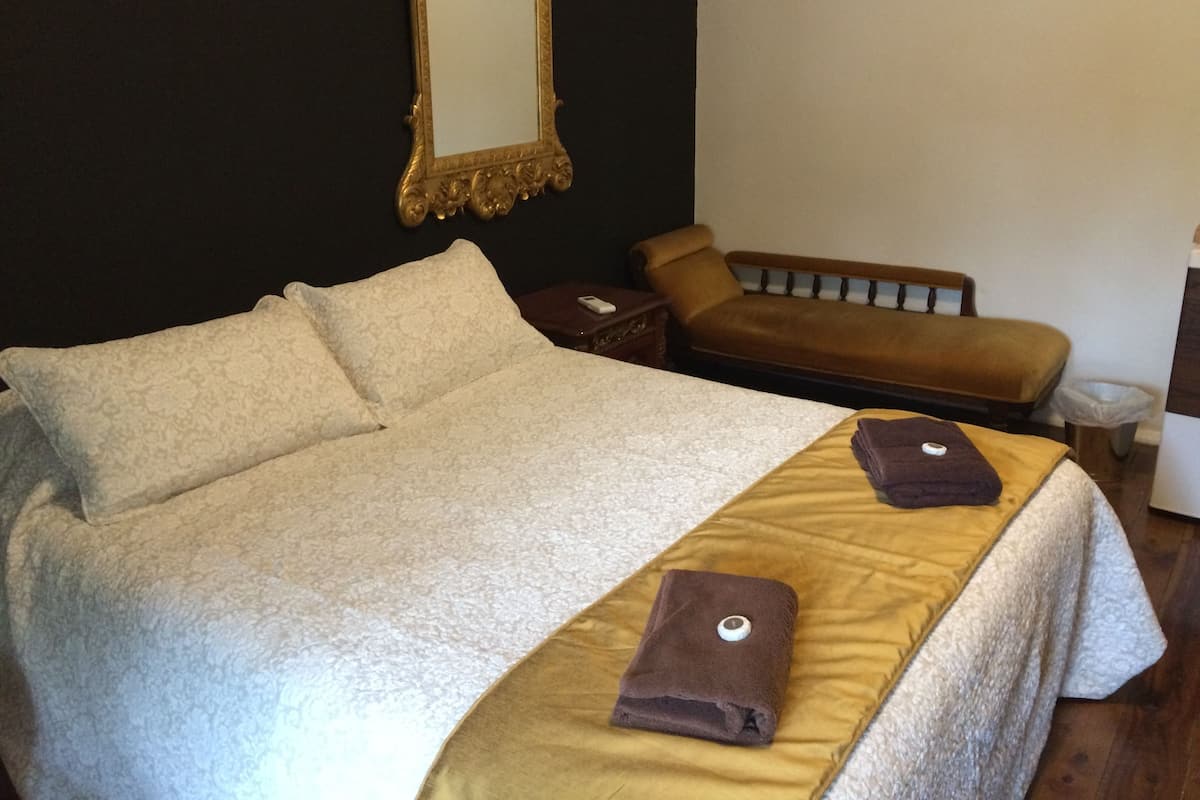 Queen Room Shared Bathroom | Bed sheets