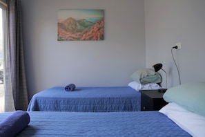 Twin Room, Ensuite | Bed sheets - Wisemans Inn Hotel (Wisemans Ferry)