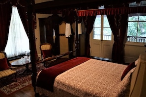 Superior Queen Room Shared Bathroom