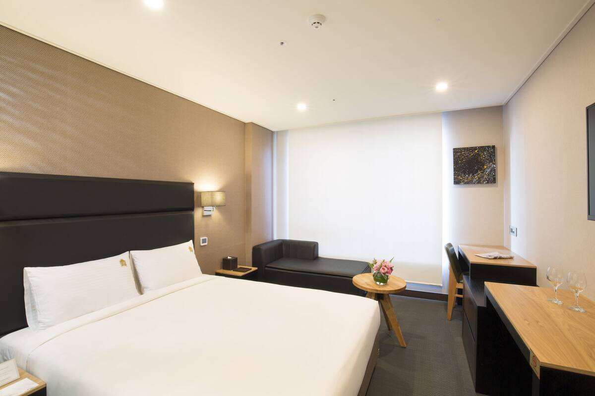 Premium bedding, down duvets, desk, free WiFi