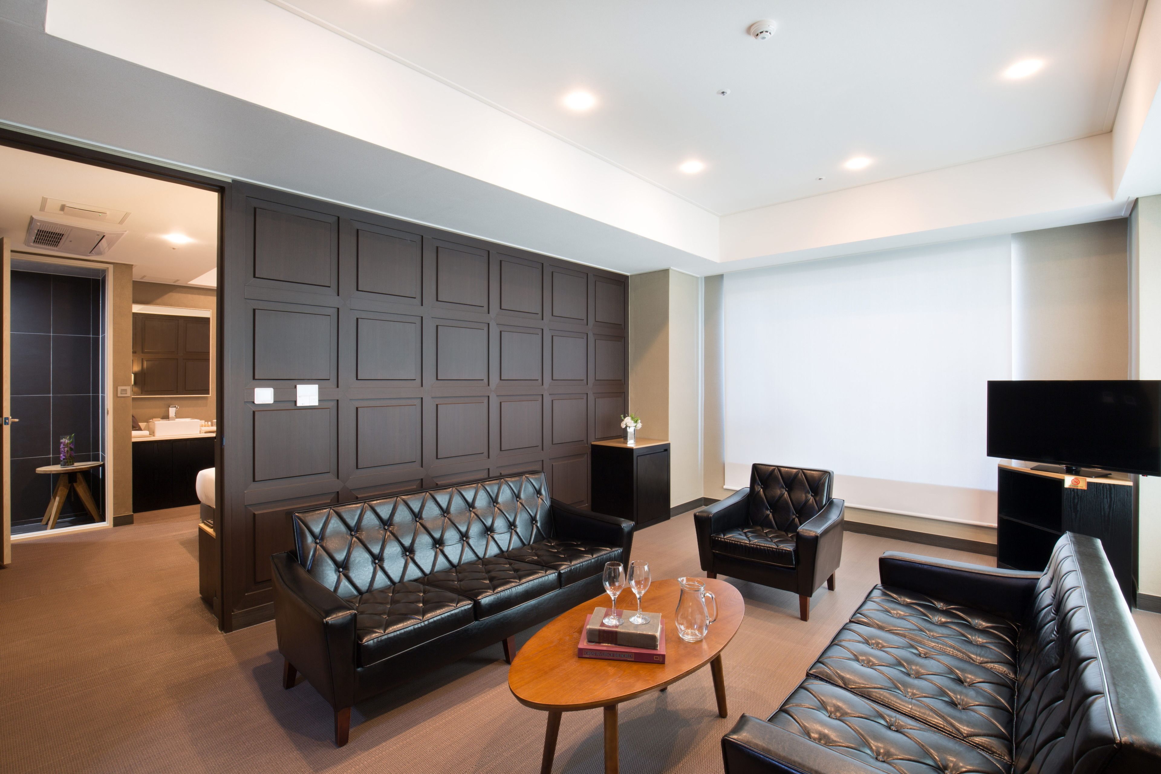 suite, ocean view (free sauna) | living room | 40-inch flat-screen tv with satellite channels, tv