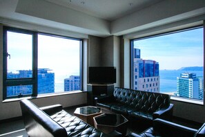 Suite, Ocean View (Free Sauna) | Living area