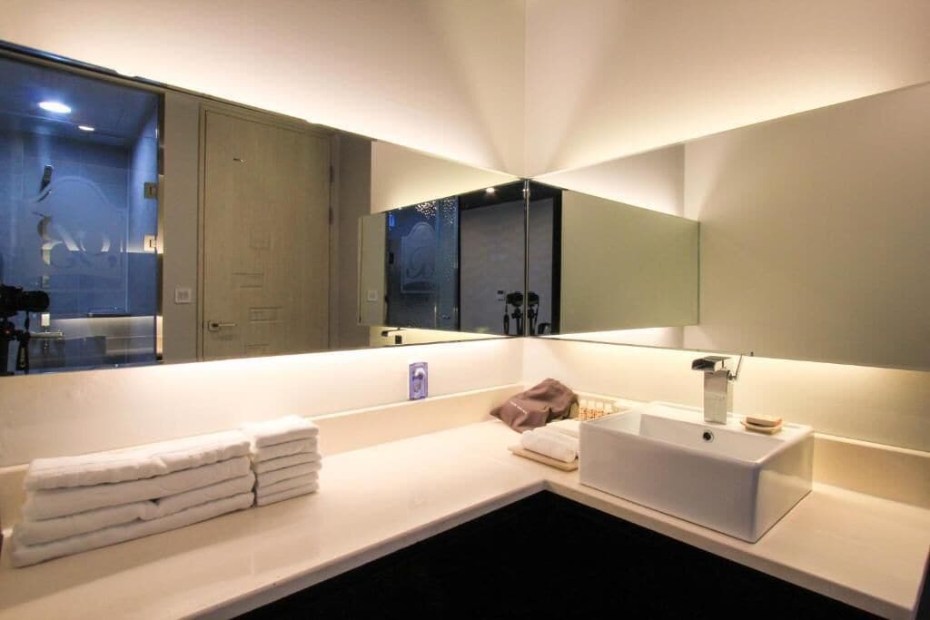 [24hrs stay] standard twin room - check in/out 3pm, breakfast is not provided on monday | bathroom | shower, designer toiletries, hair dryer, bathrobes