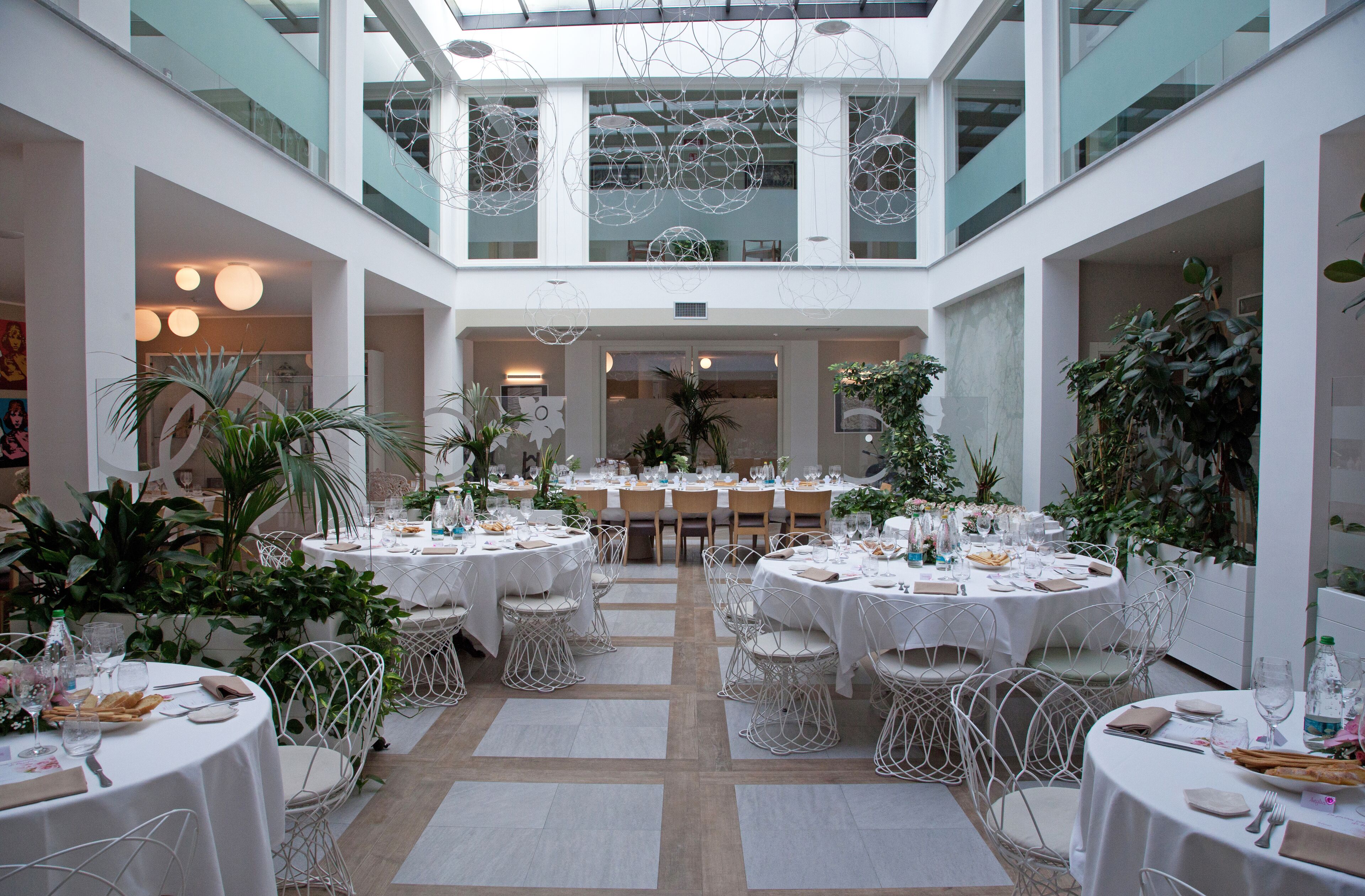 lunch, dinner, brunch served; italian cuisine