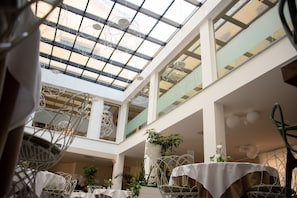 Lunch, dinner, brunch served; Italian cuisine