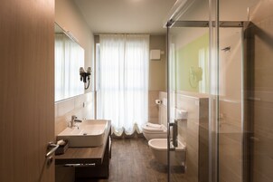 Deluxe Double or Twin Room | Minibar, in-room safe, desk, free WiFi