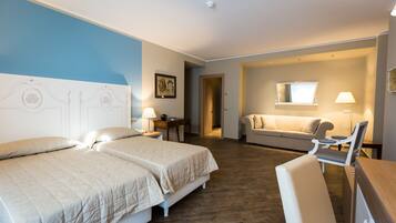 Suite Junior | Minibar, una cassaforte in camera, una scrivania, Wi-Fi gratuito