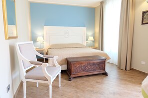 Dobbelt- eller tomannsrom – classic | Minibar, safe på rommet, skrivebord og wi-fi (inkludert)