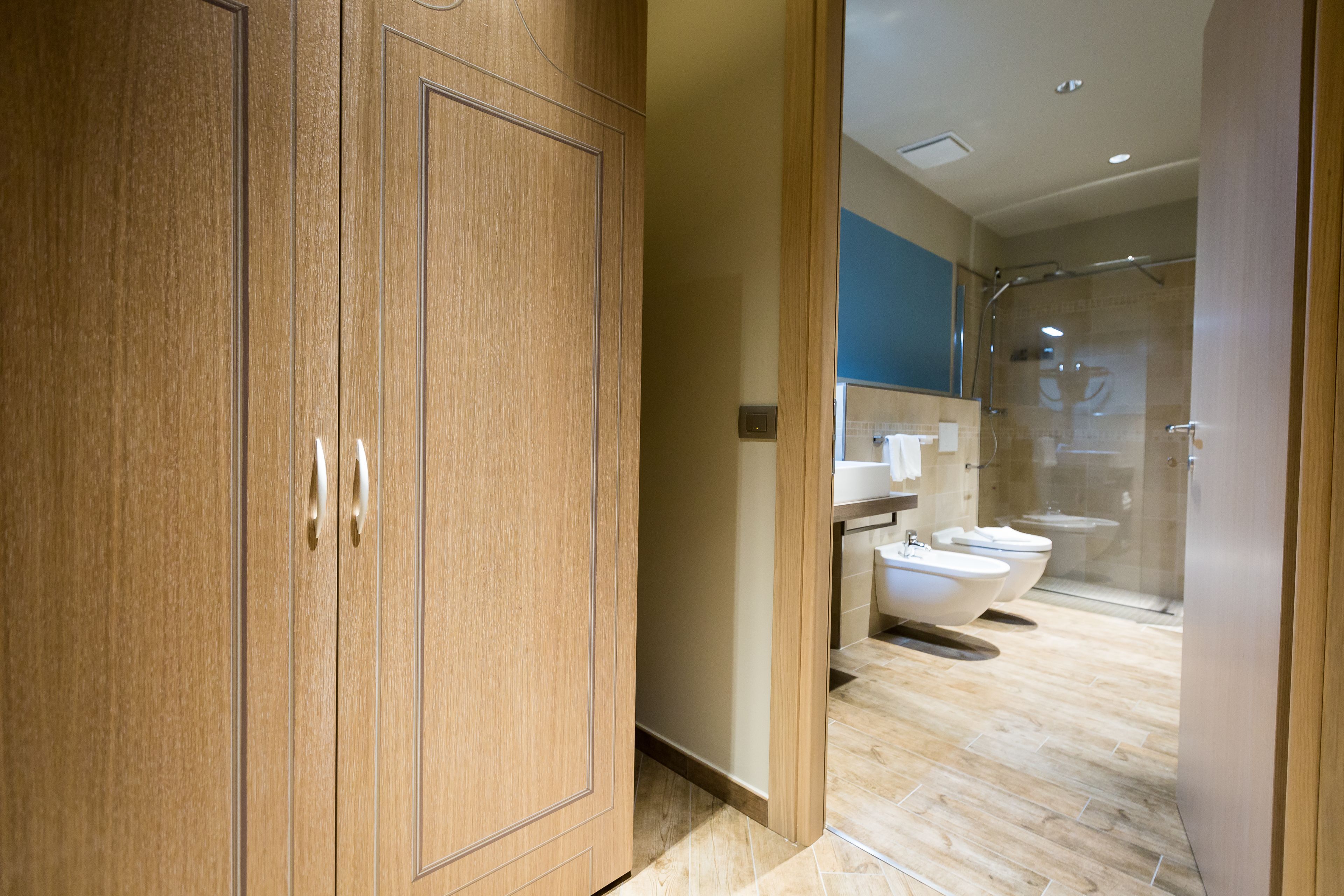 junior suite | bathroom | shower, free toiletries, hair dryer, slippers