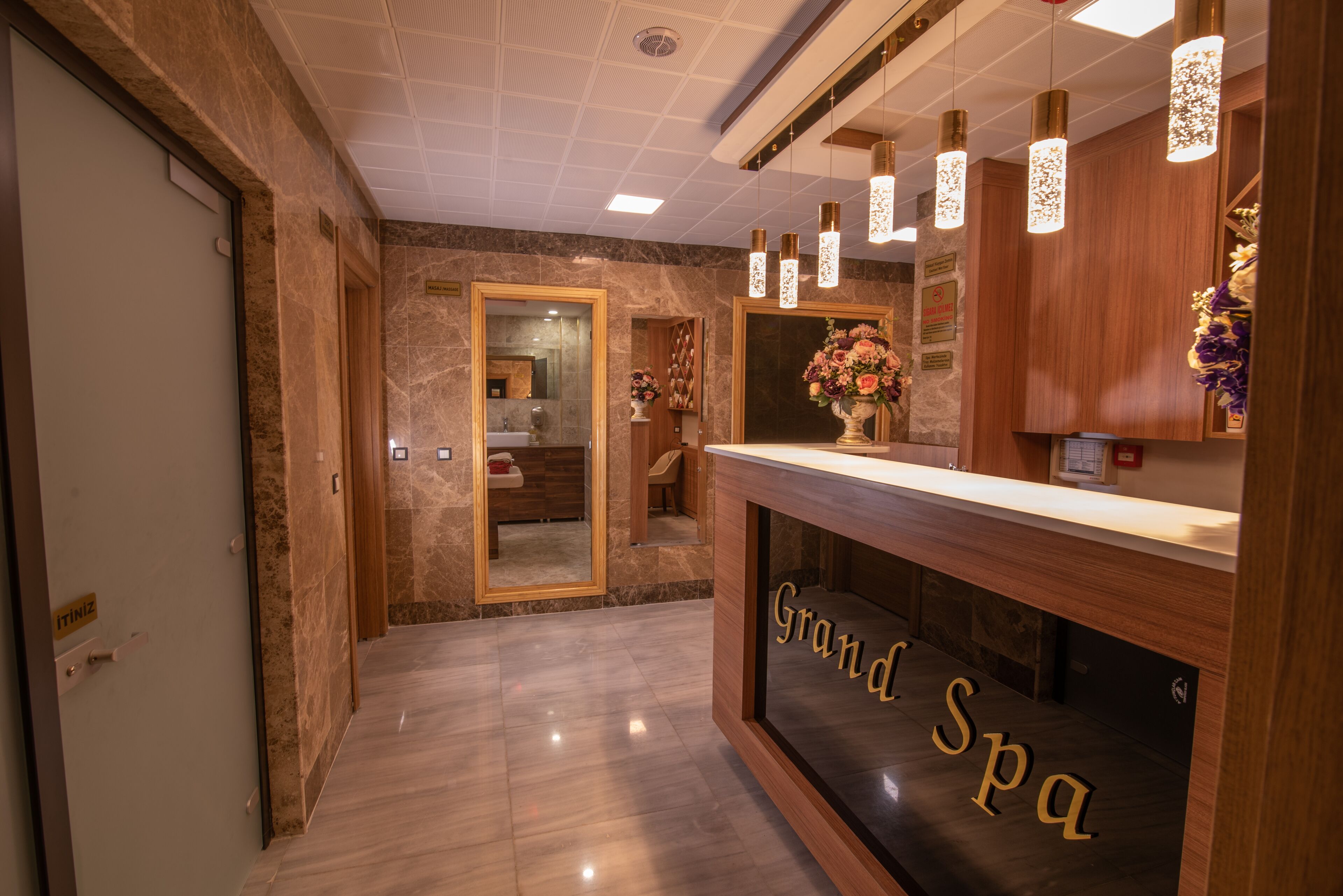 sauna, steam room, turkish bath/hammam, sports massages, massages