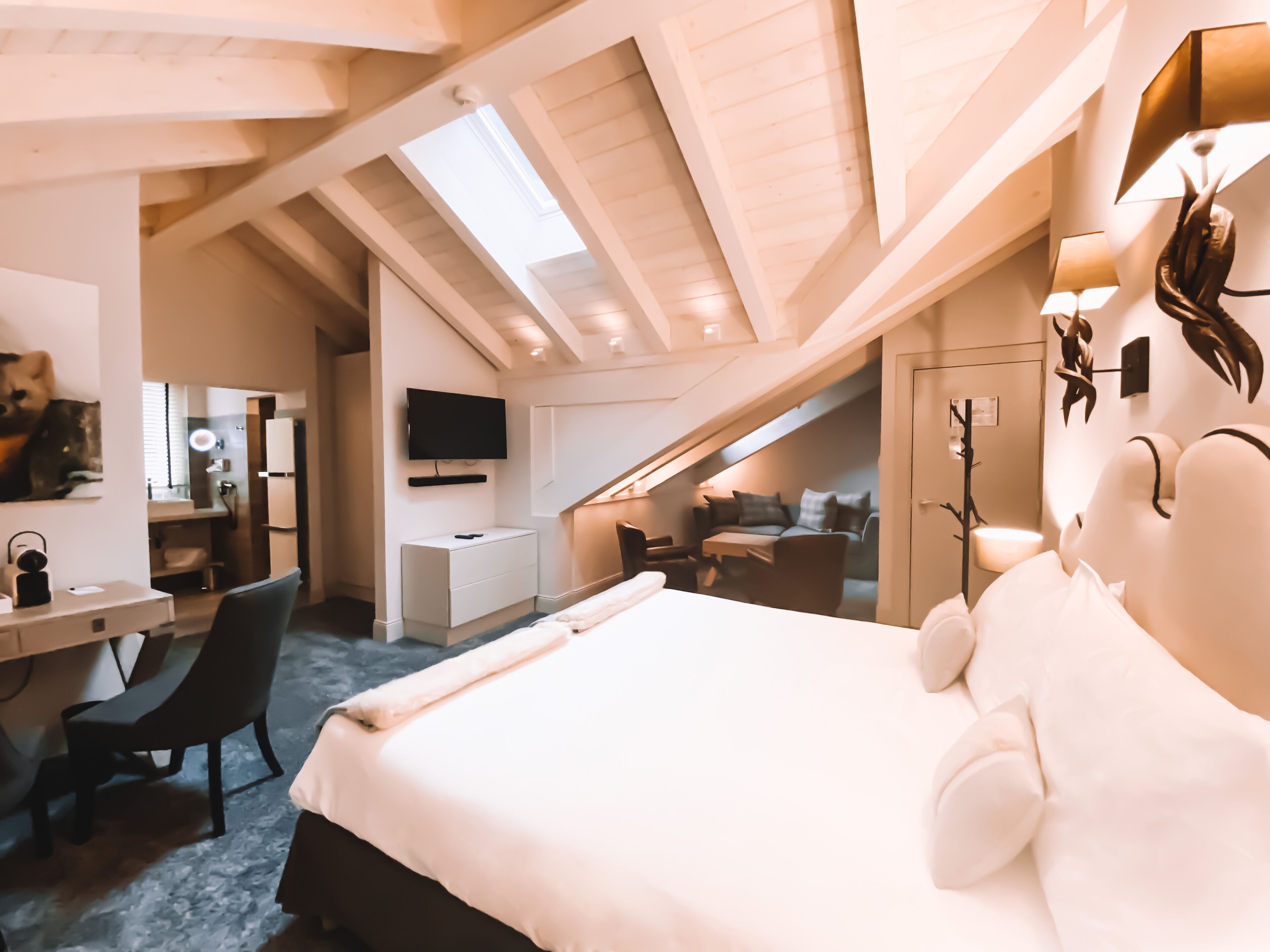 junior suite | premium bedding, free minibar, in-room safe, blackout curtains