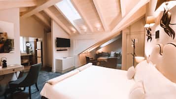 Suite | 1 bedroom, premium bedding, free minibar, in-room safe