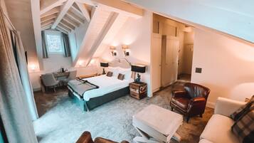 Premium bedding, free minibar, in-room safe, blackout curtains