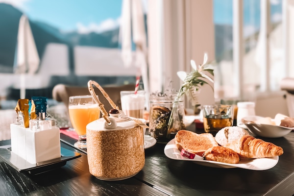 Daily buffet breakfast for a fee