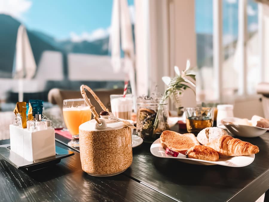 Frokostbuffé hver dag (CHF 20 per person)