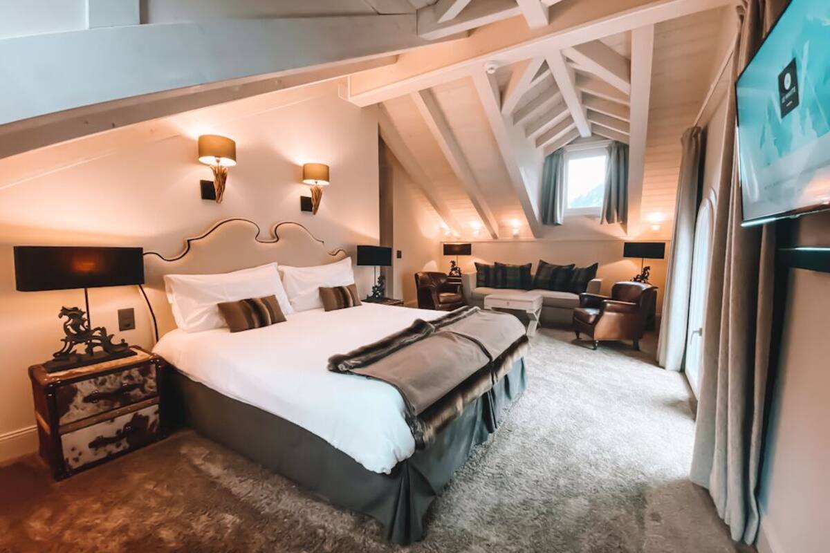 panoramic suite, mountain view | premium bedding, free minibar, in-room safe, blackout curtains